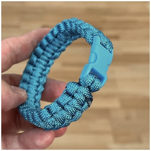 Stilfuldt, robust og unikt paracord armbnd  hndlavet kvalitet, model B