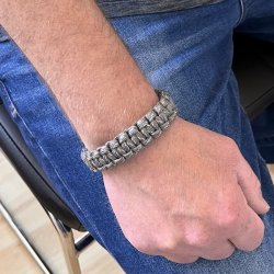 Stilfuldt, robust og unikt paracord armbnd  hndlavet kvalitet, model A