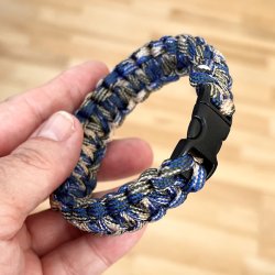 Stilfuldt, robust og unikt paracord armb�nd � h�ndlavet kvalitet, model E