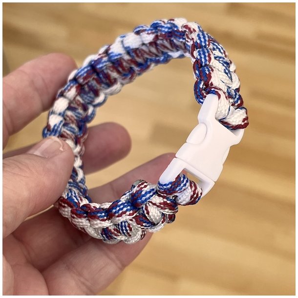 Stilfuldt, robust og unikt paracord armb�nd � h�ndlavet kvalitet, model D