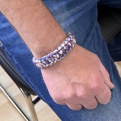 Stilfuldt, robust og unikt paracord armbnd  hndlavet kvalitet, model D