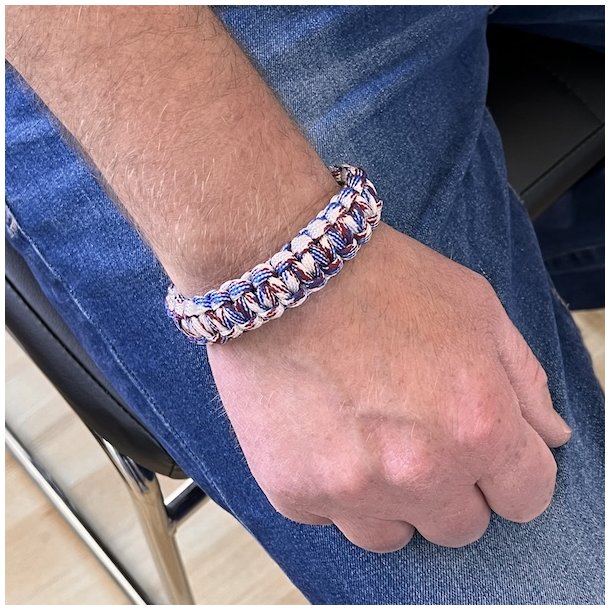 Stilfuldt, robust og unikt paracord armbnd  hndlavet kvalitet, model D