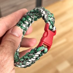 Stilfuldt, robust og unikt paracord armbnd  hndlavet kvalitet, model H