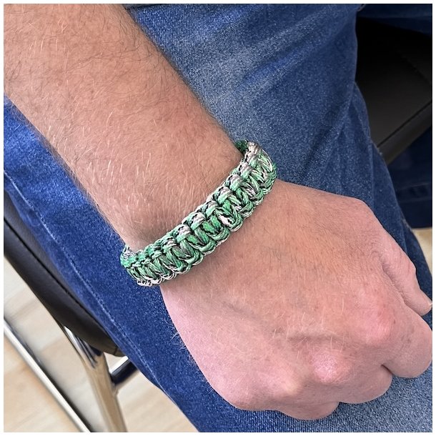 Stilfuldt, robust og unikt paracord armbnd  hndlavet kvalitet, model H