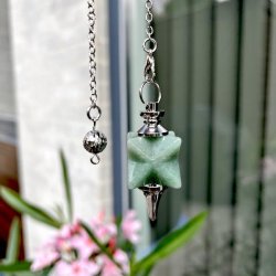 gr�n aventurin pendul formet som merkaba stjerne til healing og indre harmoni