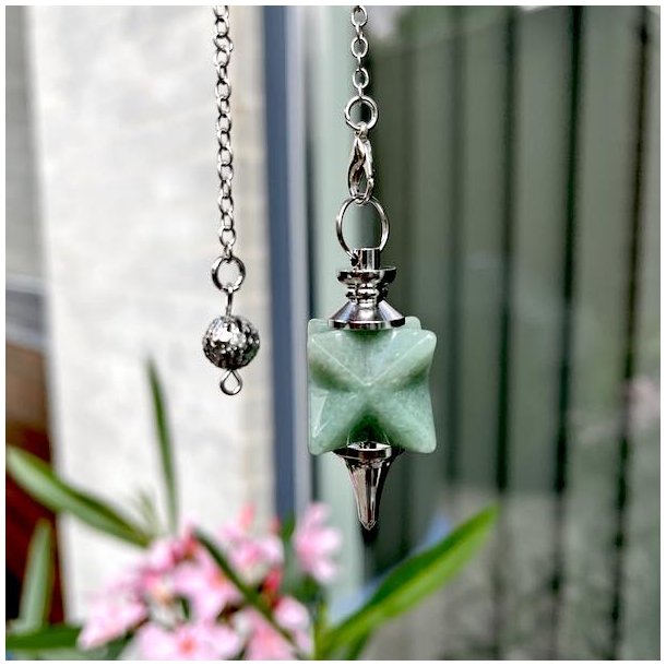 gr�n aventurin pendul formet som merkaba stjerne til healing og indre harmoni