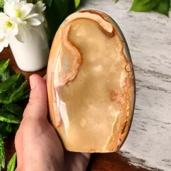 Unika Polykrom jaspis freeform 632 g med smukke farvespil og blde former til ro og balance