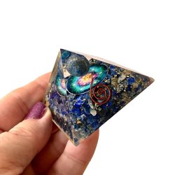 Orgonit Pyramide med lapis lazuli og metatron�s Cube - 4,2 x 3,6 cm