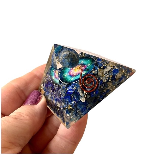 Orgonit Pyramide med lapis lazuli og metatrons Cube - 4,2 x 3,6 cm
