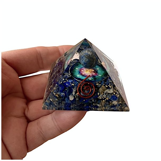 Orgonit Pyramide med lapis lazuli og metatrons Cube - 4,2 x 3,6 cm