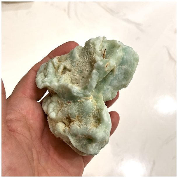 Unik Blgrn Aragonitkrystal i R Form  322 g  En Krystal i Srlig Fin Kvalitet