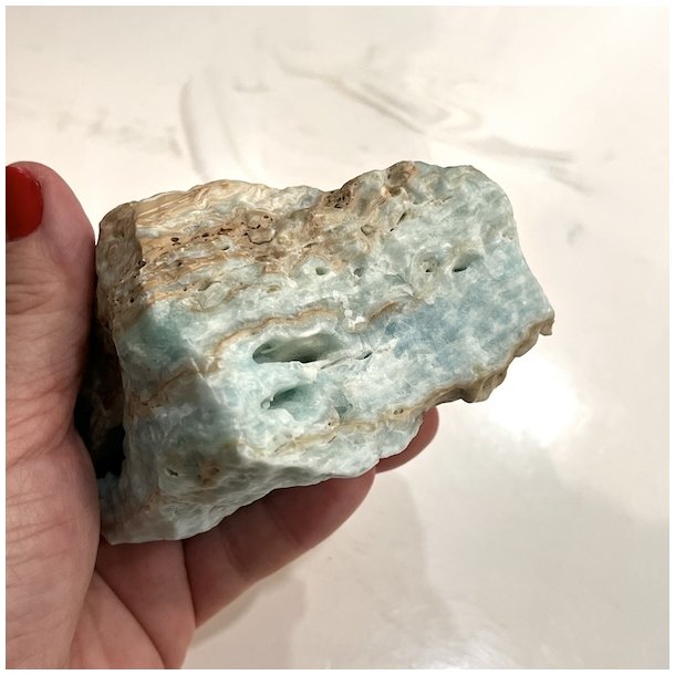 Unik Bl Aragonitkrystal i R Form  462 g  En Krystal i Srlig Fin Kvalitet