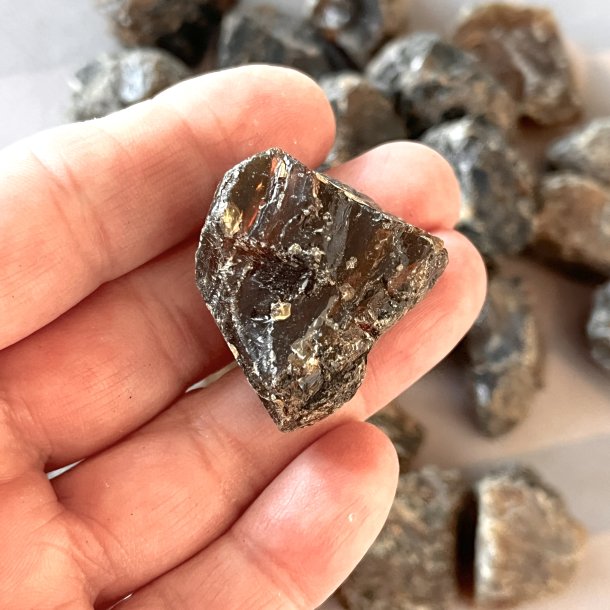 Naturligt Baltisk Rav i R Form  Unikke Stykker, 3-3,5 cm, 6-8 g