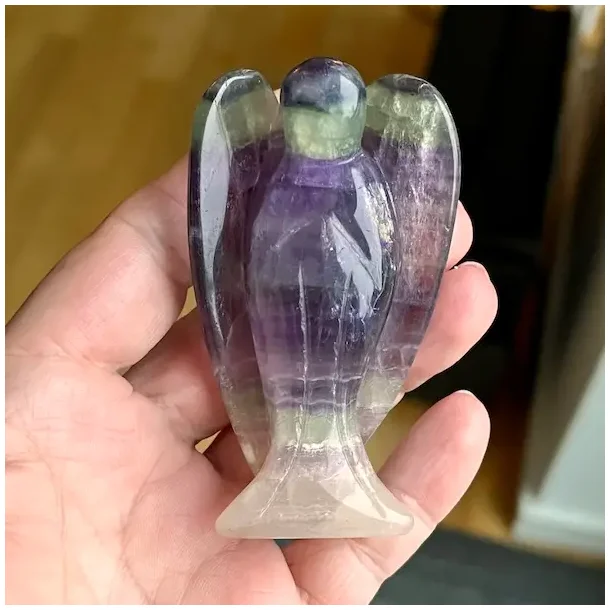 One of a Kind Regnbue Fluorit Engel 8 cm i fineste Naturlige Nuancer