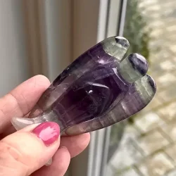 One of a Kind Regnbue Fluorit Engel 8 cm i fineste Naturlige Nuancer