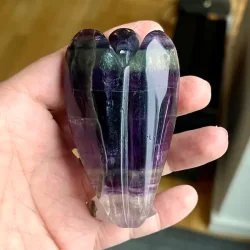 One of a Kind Regnbue Fluorit Engel 8 cm i Fineste Kvalitet