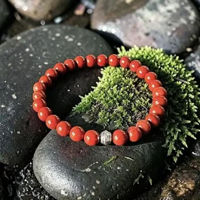 Krystal armb�nd i r�d jaspis m. 6 mm perler | M�l 16 - 17 cm