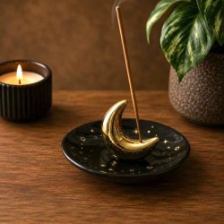 Detaljeret r�gelsesholder i glaseret keramik med gylden halvm�ne, stjerner og dekorativ sort sk�l.