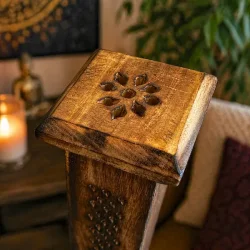 Spirituelt setup med r�gelsest�rn, sort turmalin, stearinlys og krystaller