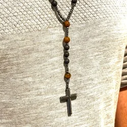 Rosenkranskde med Lavasten, Tigerje, Hmatitperler og Hmatitkors | Totallngde 70 cm