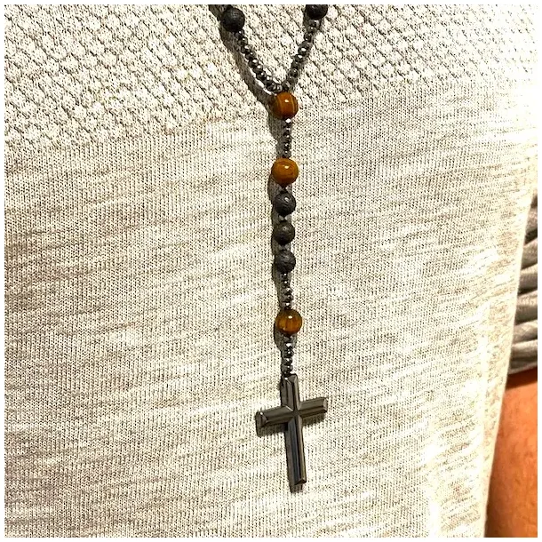 Rosenkranskde med Lavasten, Tigerje, Hmatitperler og Hmatitkors | Totallngde 70 cm