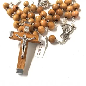 Hndlavet rosenkranskde i oliventr med 6 mm perler - 46 cm