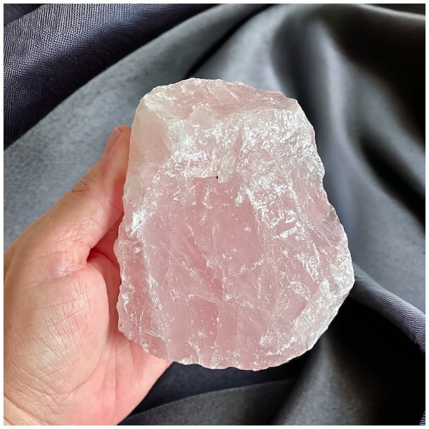 Rosenkvarts | r | Vgt ca. 400 - 450 gram