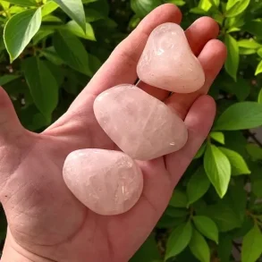 Rosenkvarts freeform XL poleret og fine,  M�l ca. 4 - 5 cm
