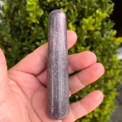 Rubin i kyanit healerstav 10,4 cm  kraftfuld massagestav til mod, ro og indre styrke