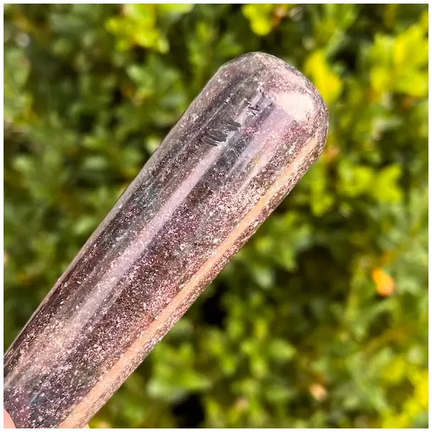 Rubin i kyanit healerstav 10,2 cm  kraftfuld massagestav til mod, ro og indre styrke