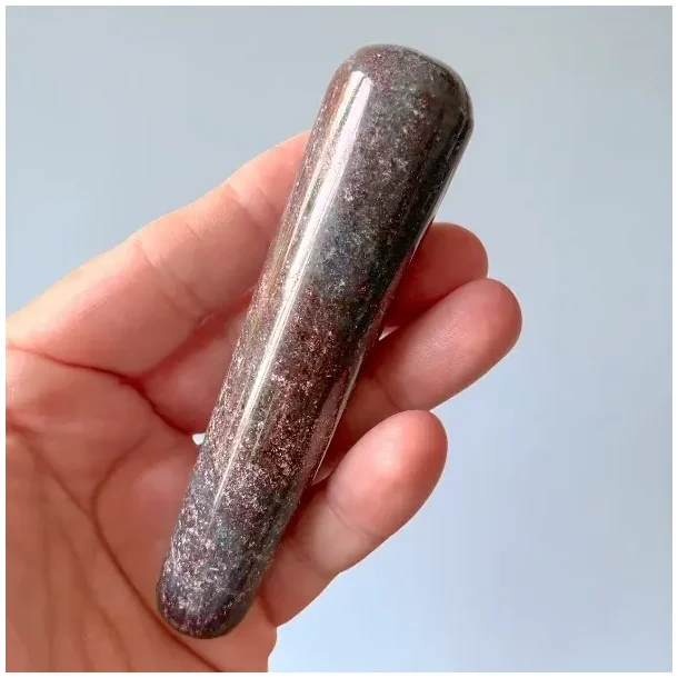 Rubin i kyanit healerstav 10,2 cm  kraftfuld massagestav til mod, ro og indre styrke