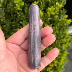 Rubin i kyanit healerstav 10,4 cm  kraftfuld massagestav til mod, ro og indre styrke