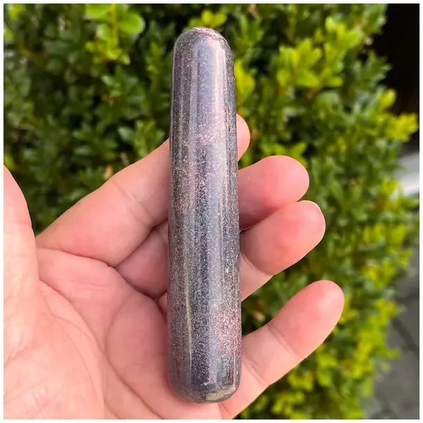 Rubin i kyanit healerstav 10,4 cm  kraftfuld massagestav til mod, ro og indre styrke