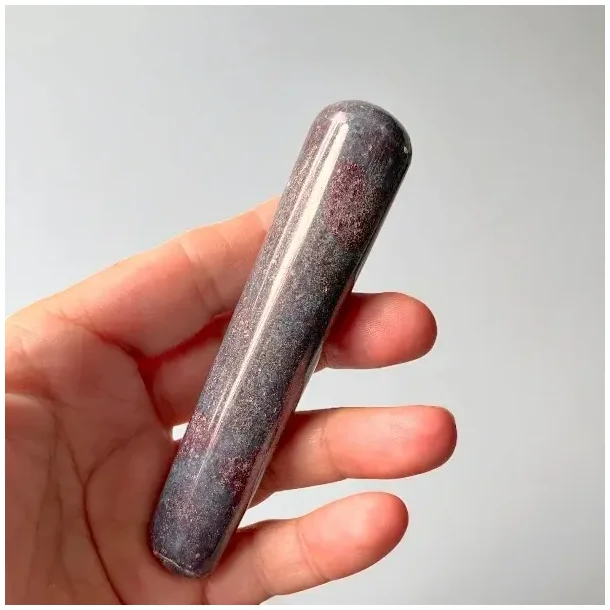 Rubin i kyanit healerstav 10,4 cm  kraftfuld massagestav til mod, ro og indre styrke