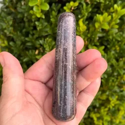 Rubin i kyanit healerstav 10,2 cm  kraftfuld massagestav til mod, ro og indre styrke