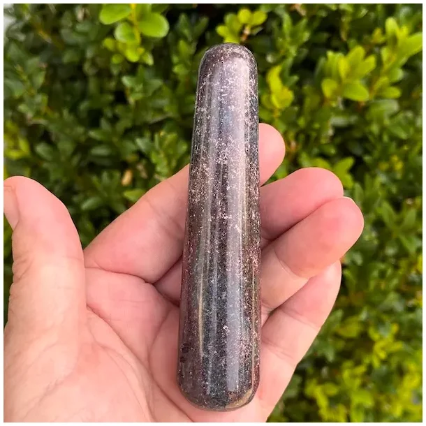 Rubin i kyanit healerstav 10,2 cm  kraftfuld massagestav til mod, ro og indre styrke