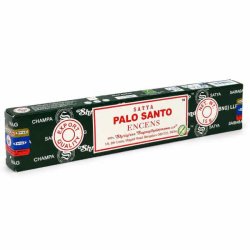 Satya Palo Santo r�gelse med h�ndrullede r�gelsespinde p� hvid baggrund.