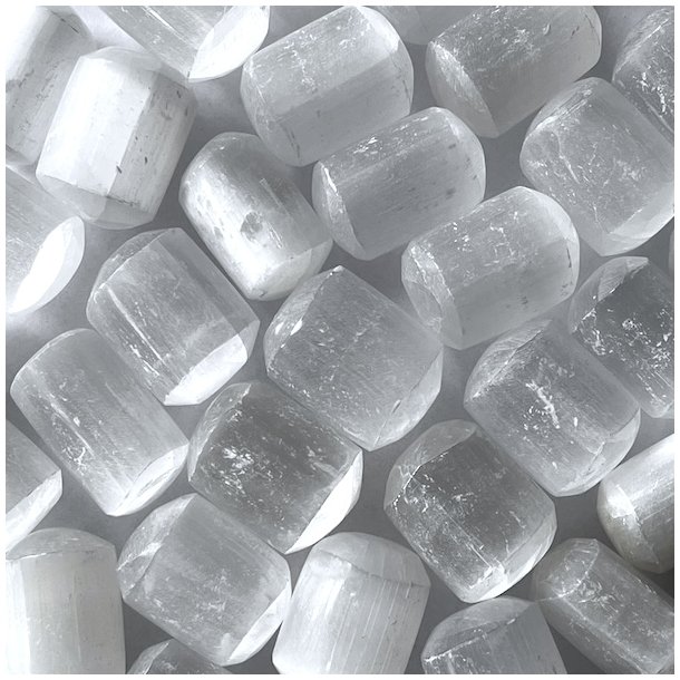 Selenit kuber ca. 3 cm � til healing og energirensning!