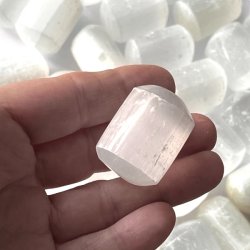 Selenit kuber ca. 3 cm � til healing og energirensning!