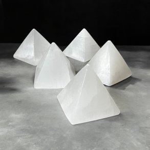 Selenit Pyramider, 2. sortering, 4,5 - 5 cm