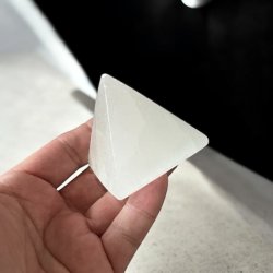 Selenit Pyramider, 2. sortering, 4,5 - 5 cm