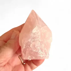 Eksklusiv semipoleret rosenkvarts spids i unika kvalitet � m�ler 7,5 x 6 cm (B)