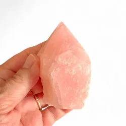 Eksklusiv semipoleret rosenkvarts spids i unika kvalitet  mler 7,5 x 6 cm (A)