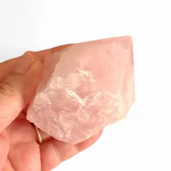 Eksklusiv semipoleret rosenkvarts spids i unika kvalitet  mler 7,5 x 6 cm (B)
