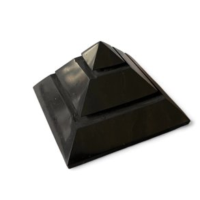 Shungit Sakkara Pyramide 5,5 x 5,5 cm � Energi og Beskyttelse i Smukt Design