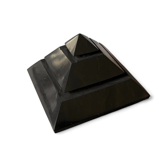 Shungit Sakkara Pyramide 5,5 x 5,5 cm � Energi og Beskyttelse i Smukt Design