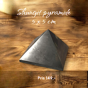 Poleret Shungit Pyramide � 5 cm | Beskyttelse & Energi