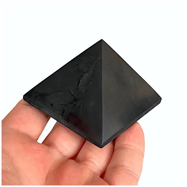 Poleret Shungit Pyramide  5 cm | Beskyttelse &amp; Energi
