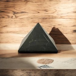 Matte Shungit Pyramider  5 cm