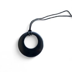 Shungit vedh�ng dobbeltcirkel m. sn�re, M�l �5 cm
